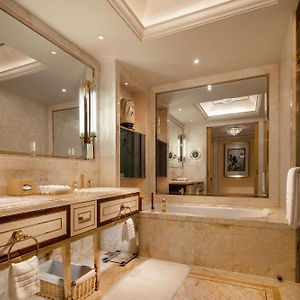 Executive King Room